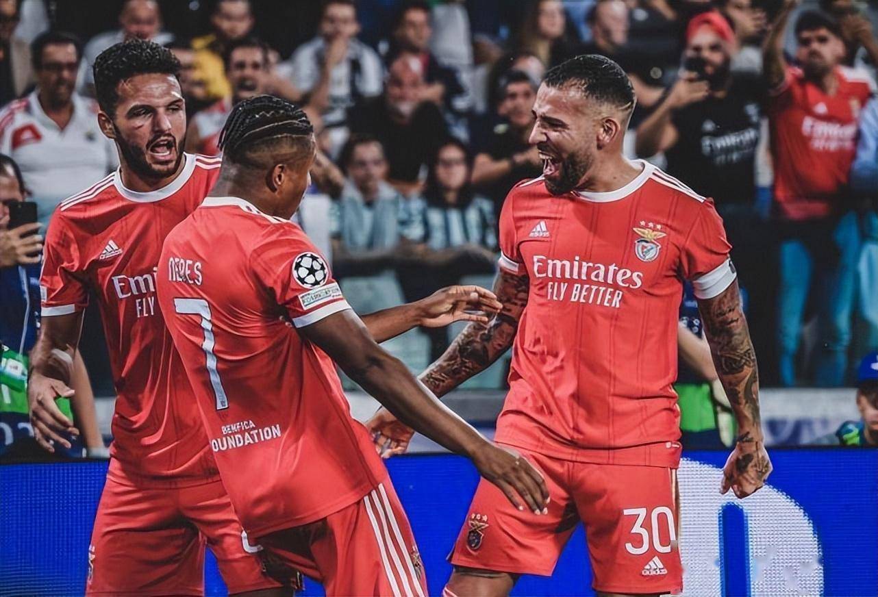 开云服务平台包含赛地聚焦：欧冠今晚热度飙升，深圳男篮遗憾出局，信心回归，医务组通报恢复的词条