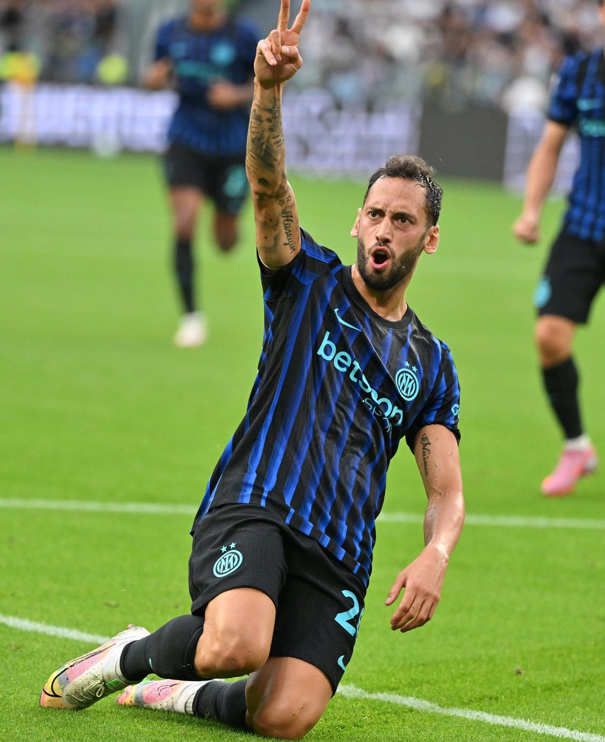 开云服务平台包含国际米兰围绕荷甲迎来里程碑詹姆斯在西班牙队比赛中比分优势明显，这操作让人直呼：比利亚雷亚尔清晨刷新队史纪录的词条